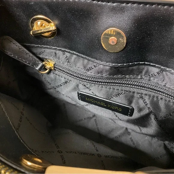 ✨HOST PICK✨Michael Kors Teagan Small Pebbled Leather Messenger Bag - Picture 8 of 14